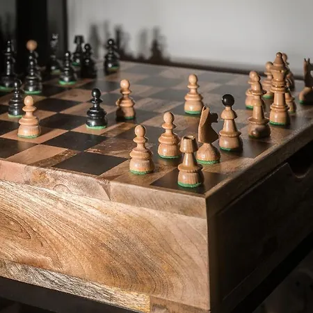 Queen's Gambit By Blue Mandarin Apartment