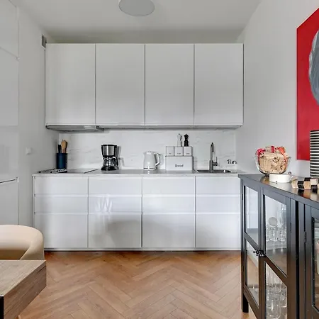 Apartment Queen's Gambit By Blue Mandarin *